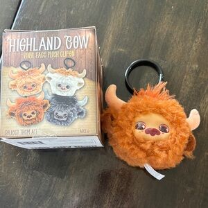 Highland Cow Vinyl Face Plush Clip-On Keychain - Rust Orange